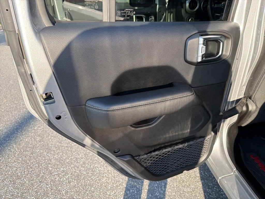 Used 2018 Jeep Wrangler Unlimited Sahara AWD/4WD image 21