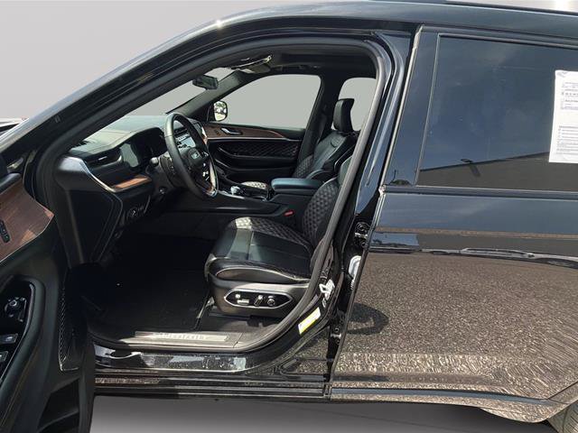 Used 2023 Jeep Grand Cherokee L Summit w/ Advanced Protech Group IV AWD/4WD image 9