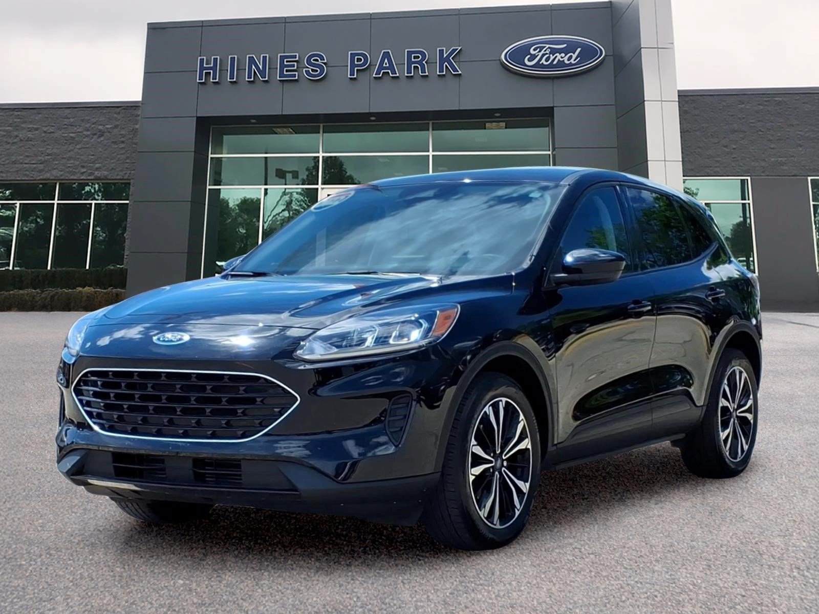 Certified 2022 Ford Escape SE w/ SE Sport Appearance Package AWD/4WD image 3