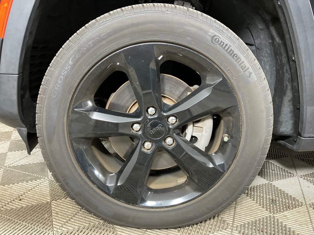 Used 2023 Jeep Grand Cherokee L Limited w/ Black Appearance Package image 14