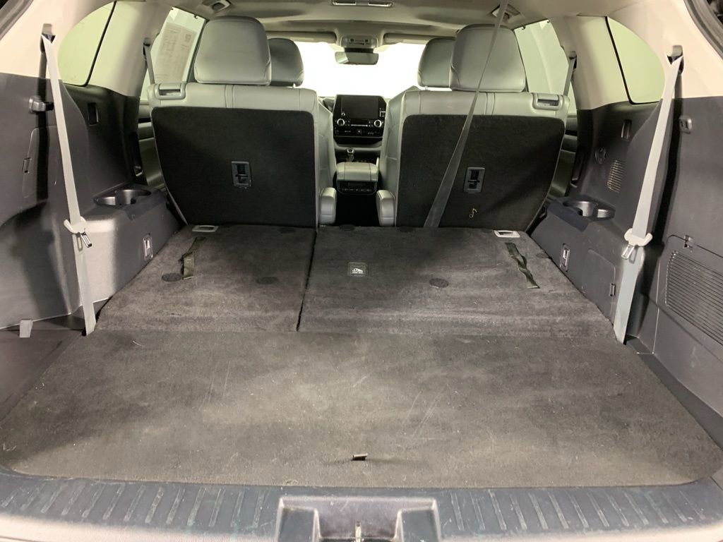 Used 2023 Toyota Highlander XLE AWD/4WD image 13