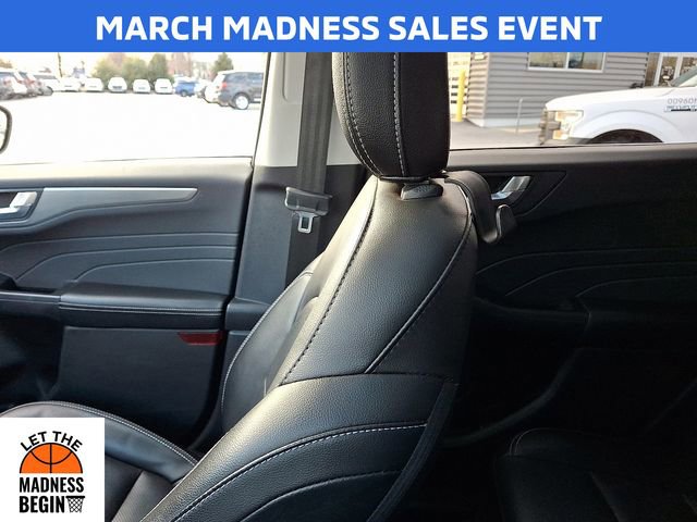 Certified 2022 Ford Escape Titanium w/ Class II Trailer Tow Package image 17