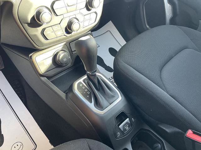 Used 2023 Jeep Renegade Latitude image 28