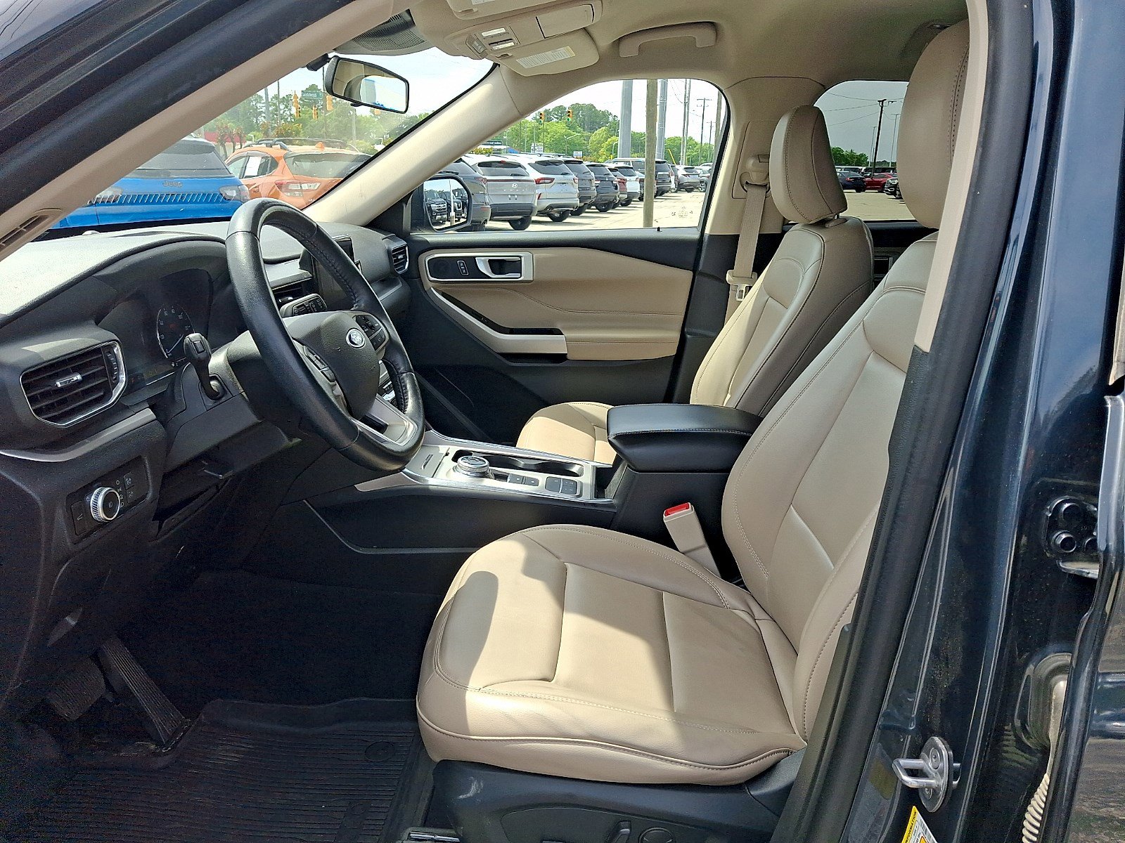 Certified 2022 Ford Explorer XLT w/ Equipment Group 202A RWD image 12
