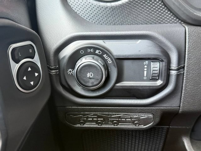 Used 2025 Jeep Wrangler Unlimited Rubicon AWD/4WD image 33