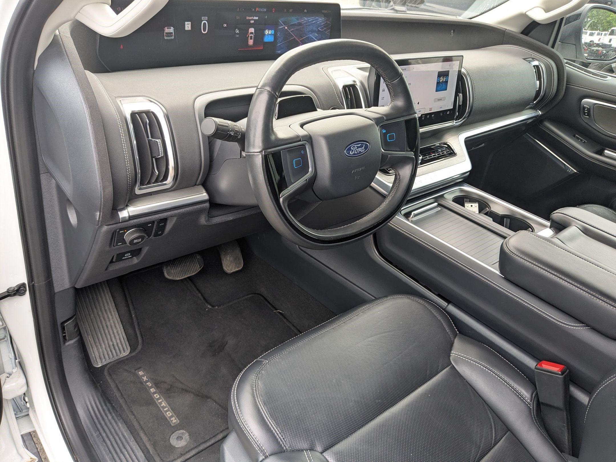 Certified 2025 Ford Expedition Platinum AWD/4WD image 17