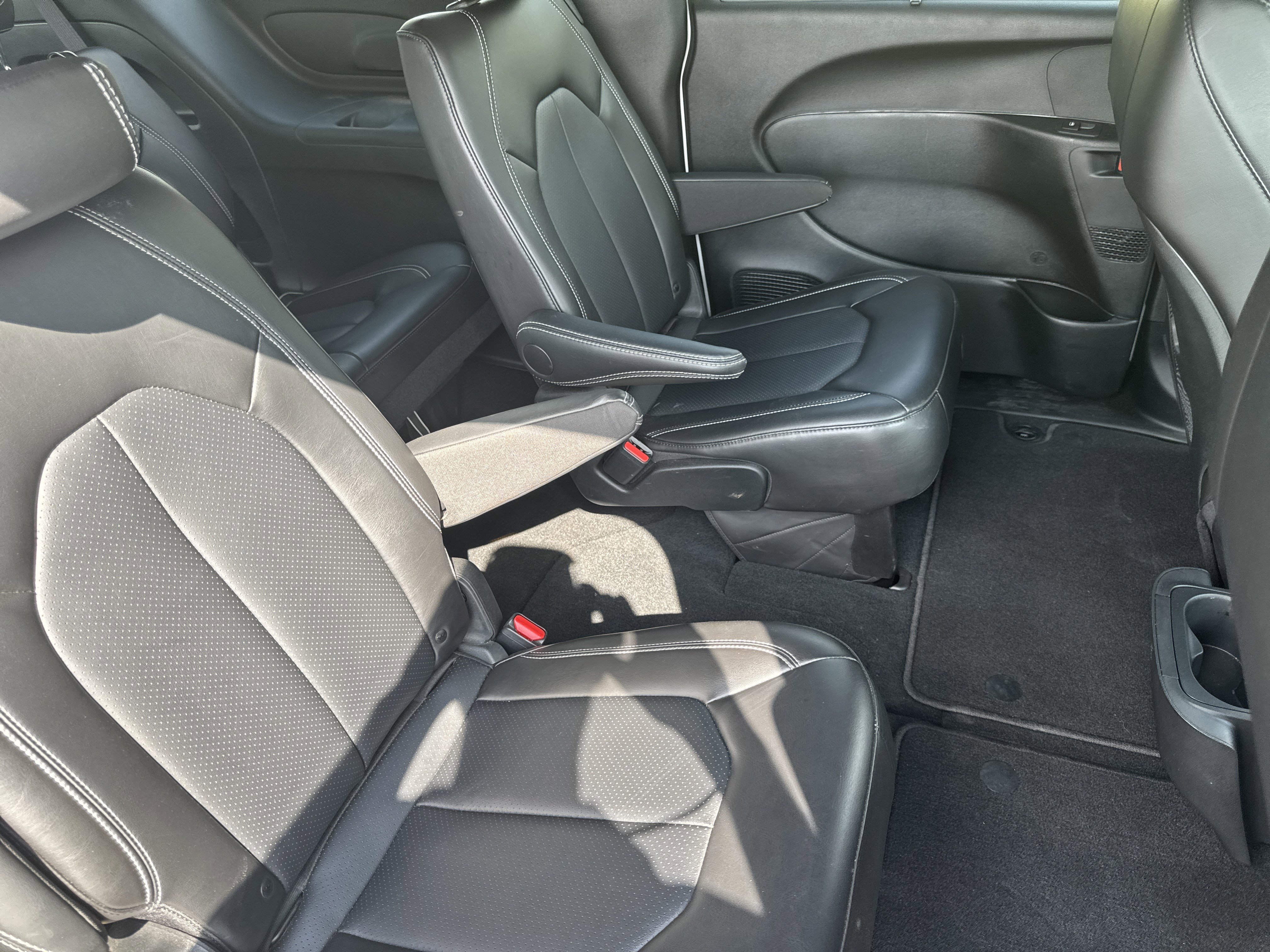 Used 2024 Chrysler Pacifica Touring-L w/ S Appearance Package FWD image 27