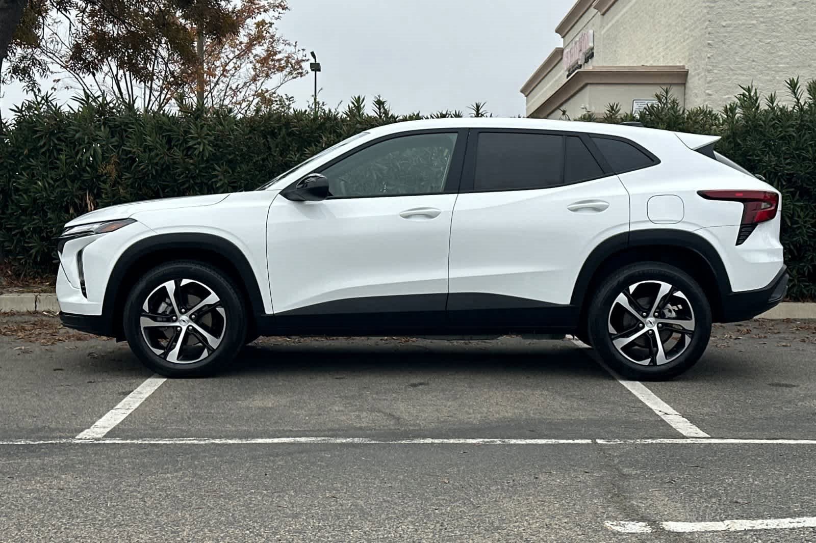 Used 2025 Chevrolet Trax RS w/ Driver Confidence Package image 2
