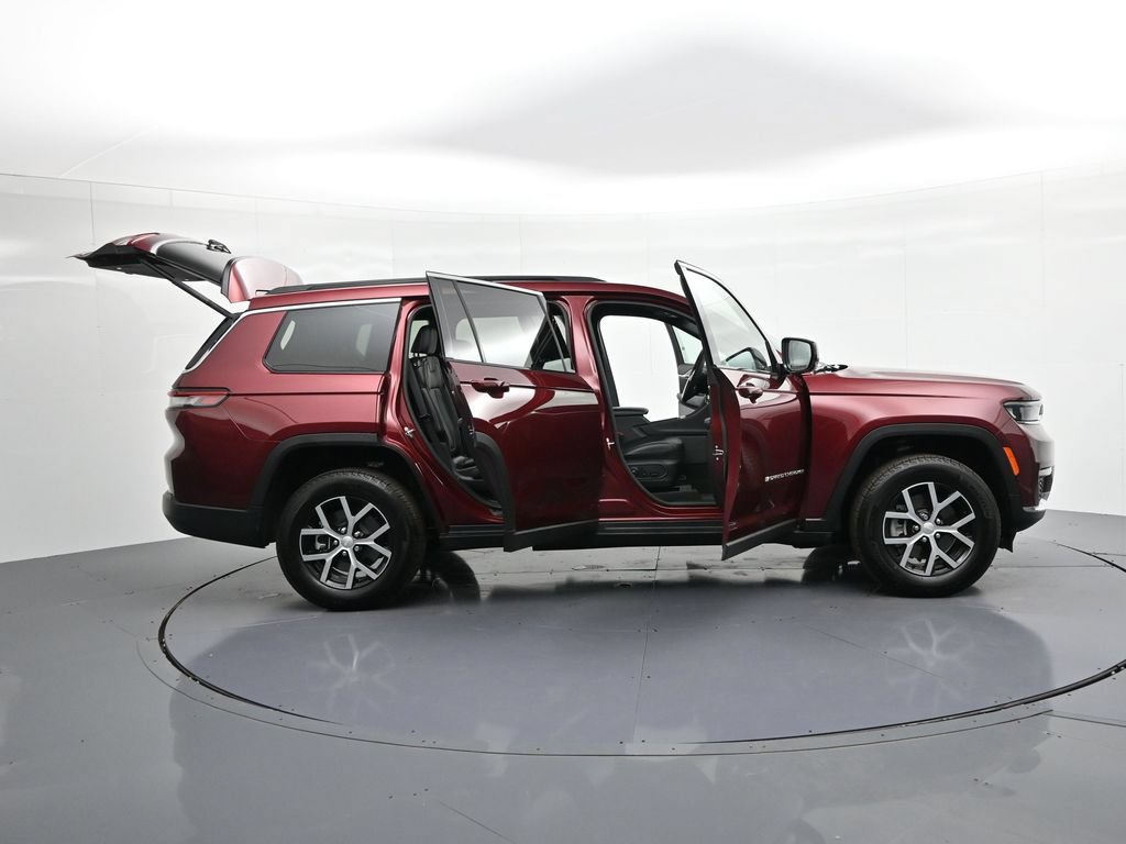 Used 2025 Jeep Grand Cherokee L Limited AWD/4WD image 34