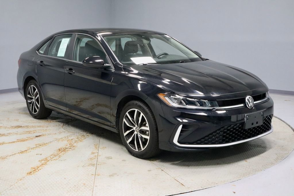 Used 2025 Volkswagen Jetta SE image 7