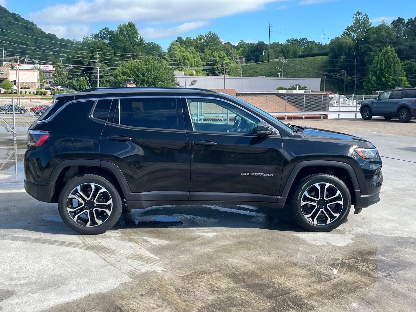 Used 2022 Jeep Compass Limited w/ Sun and Sound Group AWD/4WD image 2