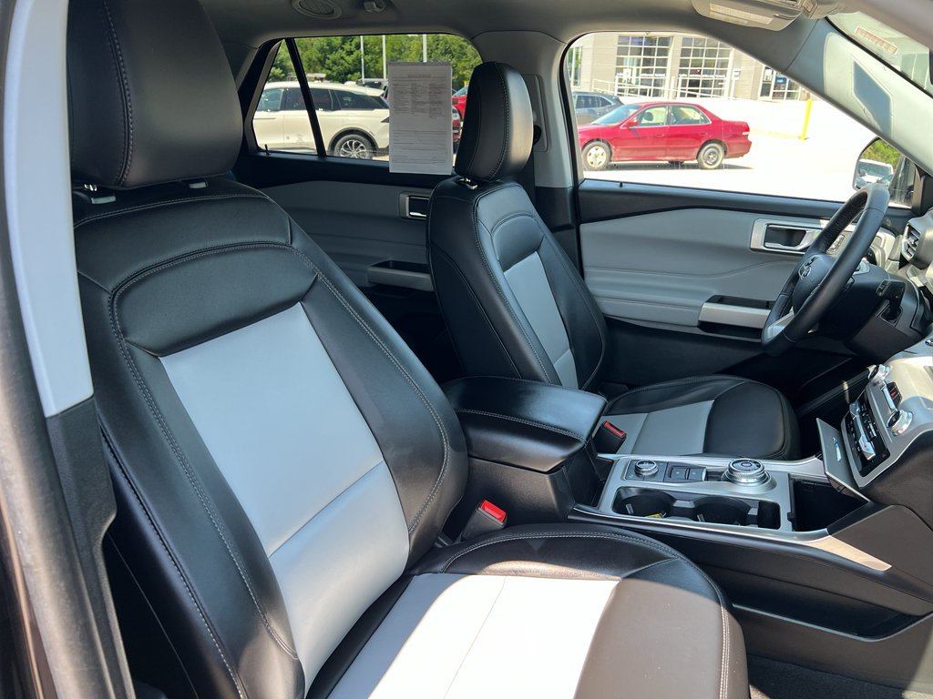 Certified 2024 Ford Explorer XLT w/ Equipment Group 202A AWD/4WD image 28