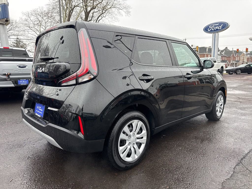 Used 2023 Kia Soul LX FWD image 4