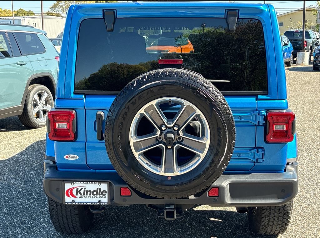 Used 2022 Jeep Wrangler Unlimited Sahara w/ Cold Weather Group AWD/4WD image 25