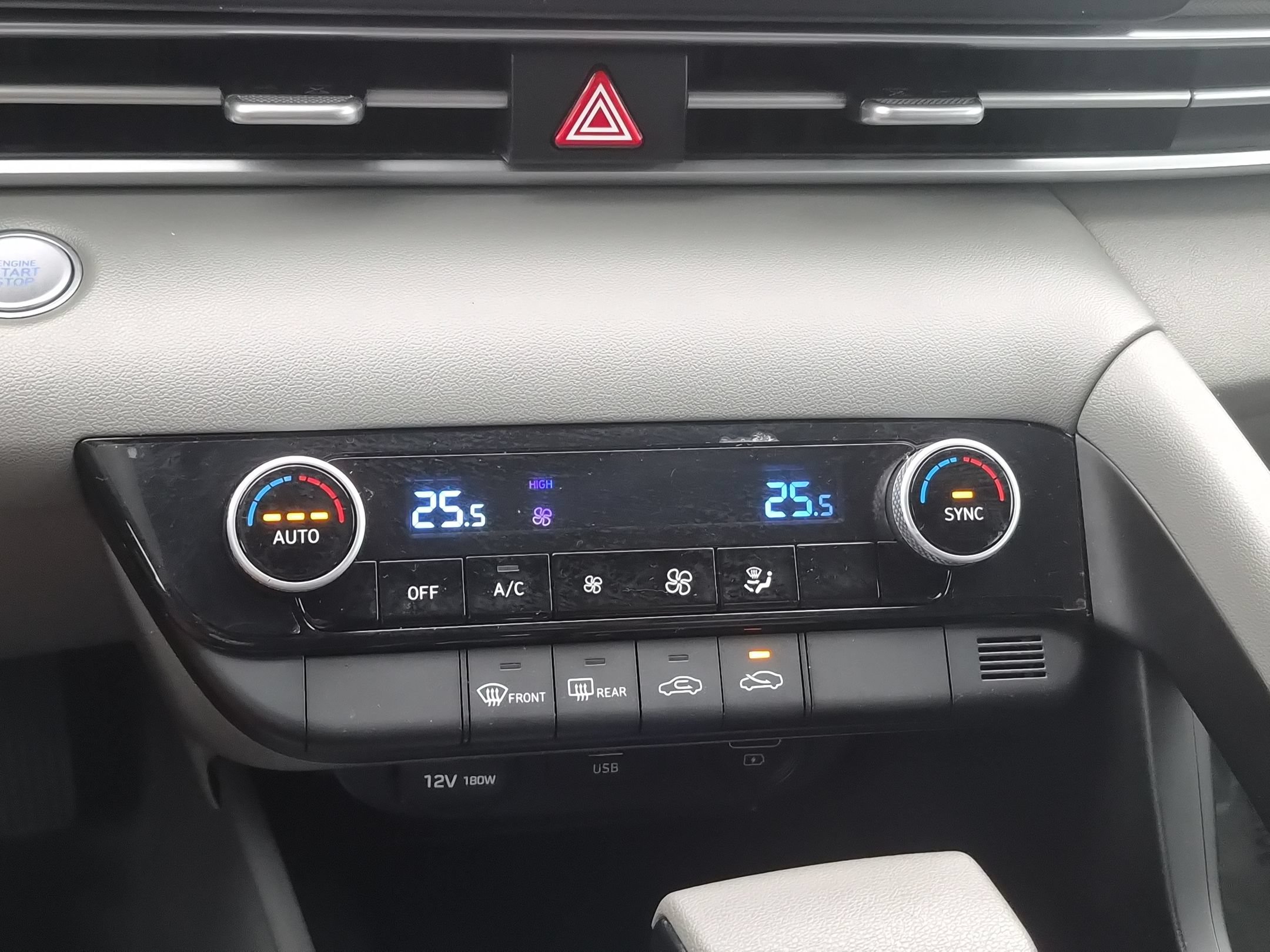 Used 2022 Hyundai Elantra SEL FWD image 25