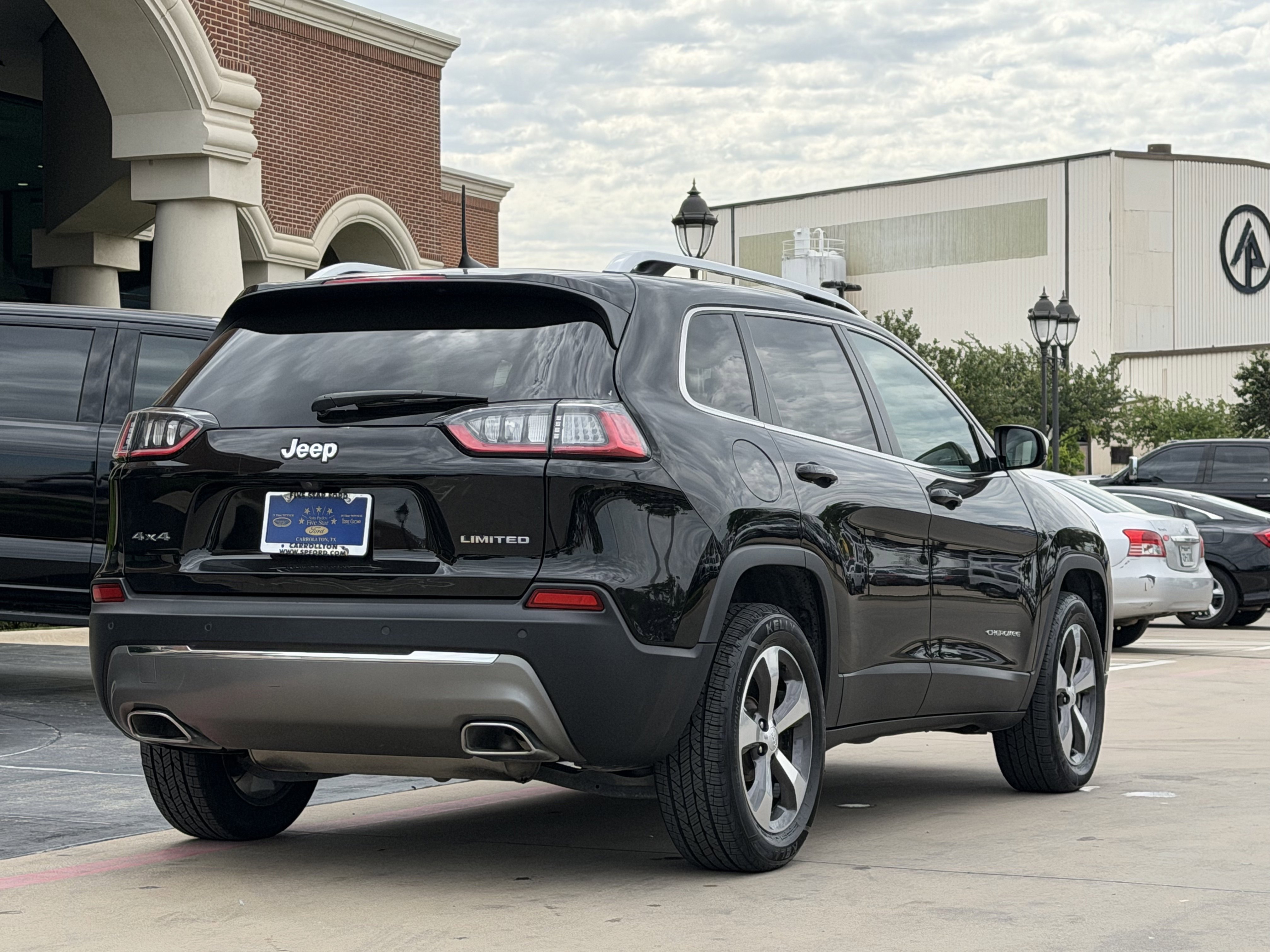 Used 2019 Jeep Cherokee Limited AWD/4WD image 4