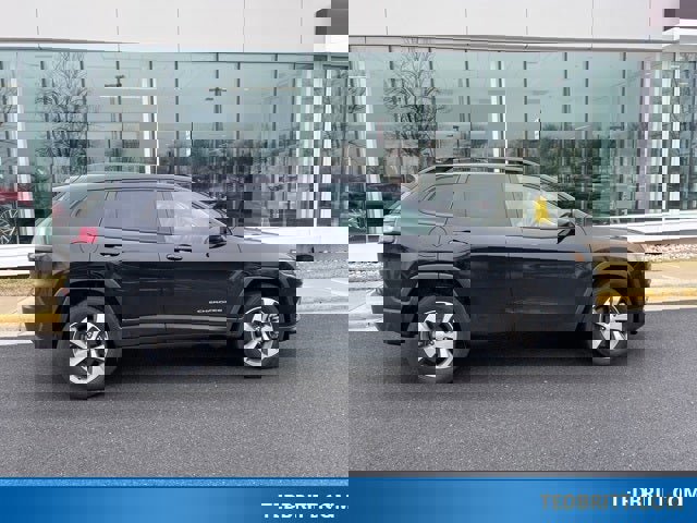 Used 2022 Jeep Cherokee Limited image 6