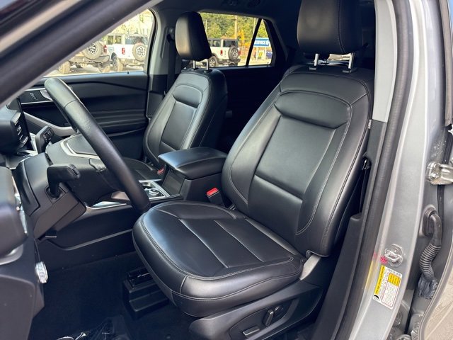 Certified 2022 Ford Explorer XLT w/ Equipment Group 202A image 19