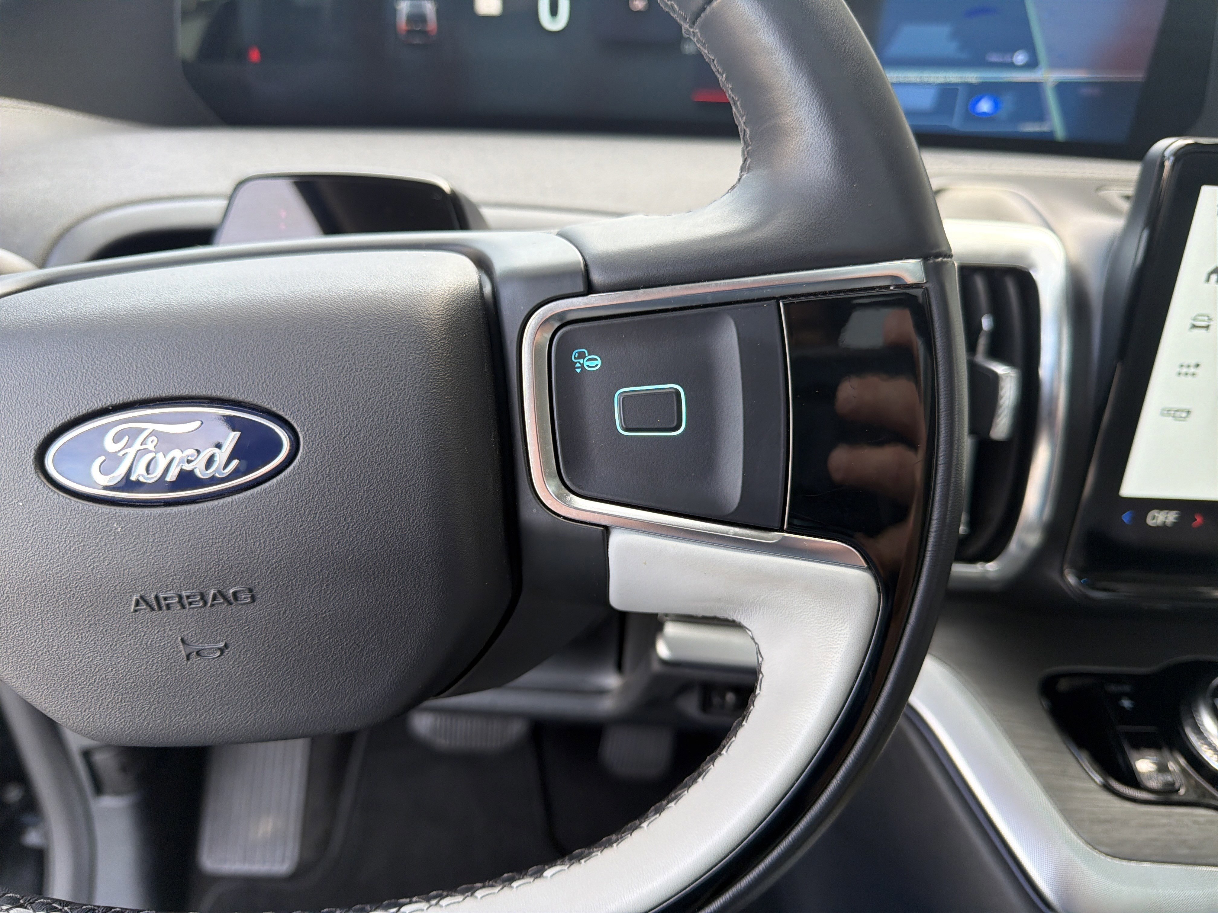 Certified 2025 Ford Expedition Platinum w/ Driver's Package image 43