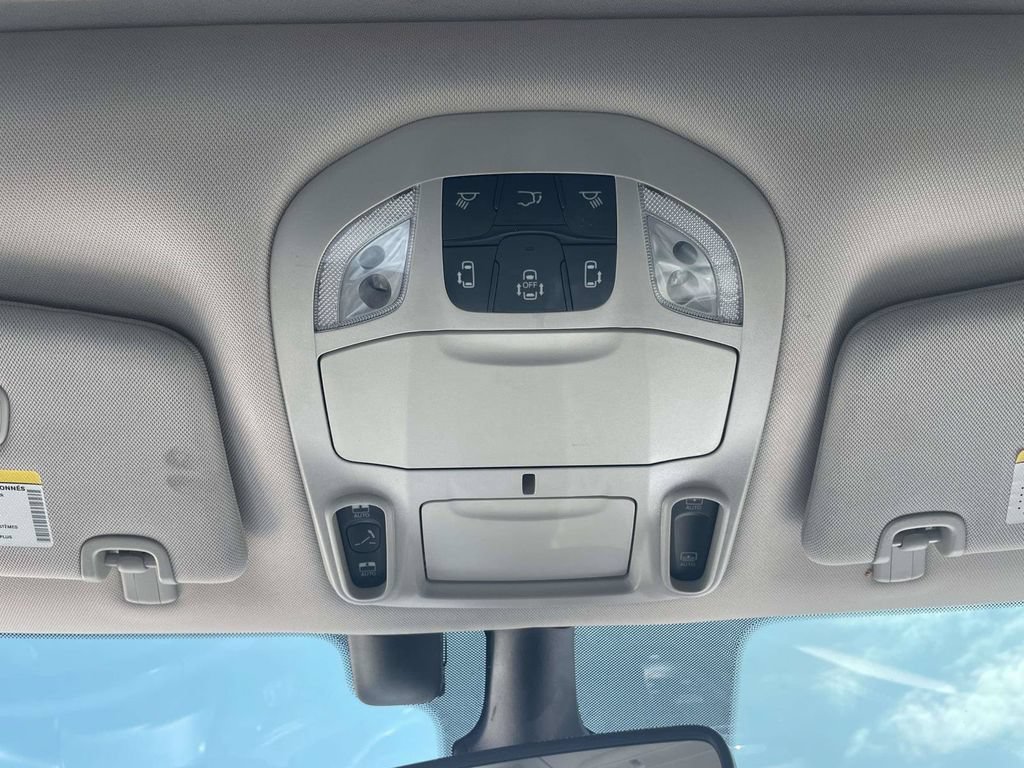 Used 2022 Chrysler Pacifica Limited FWD image 29