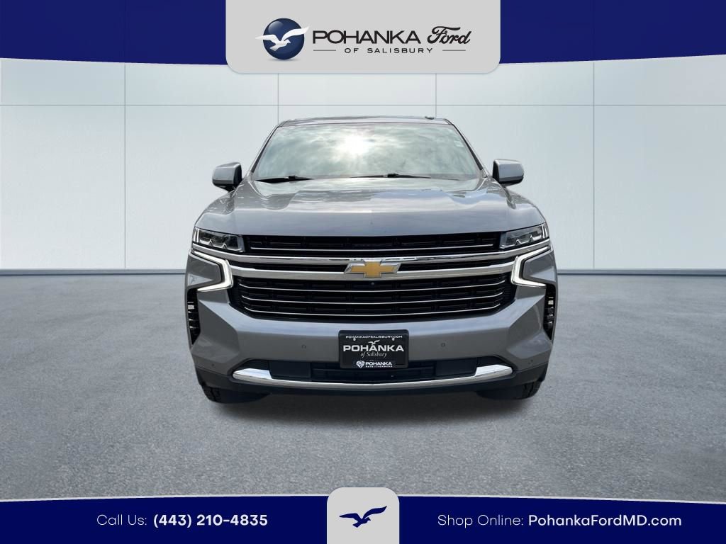 Used 2022 Chevrolet Suburban LT w/ Luxury Package image 3