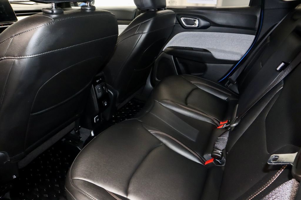 Used 2024 Jeep Compass Latitude AWD/4WD image 21