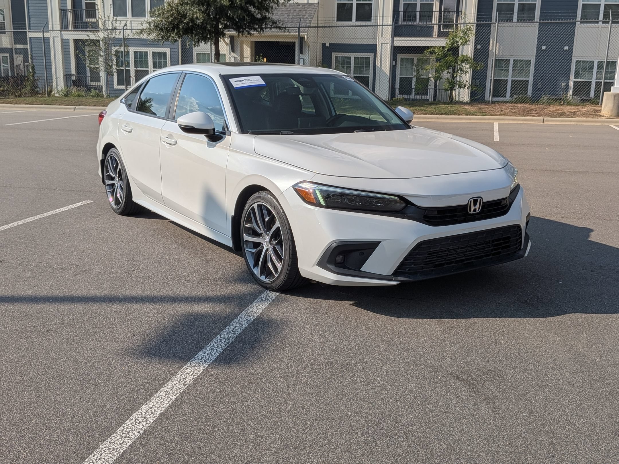 Used 2022 Honda Civic Touring image 2