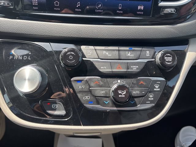 Used 2023 Chrysler Pacifica Touring-L FWD image 17