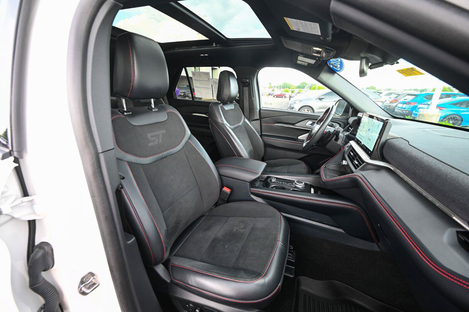 Certified 2025 Ford Explorer ST AWD/4WD image 27