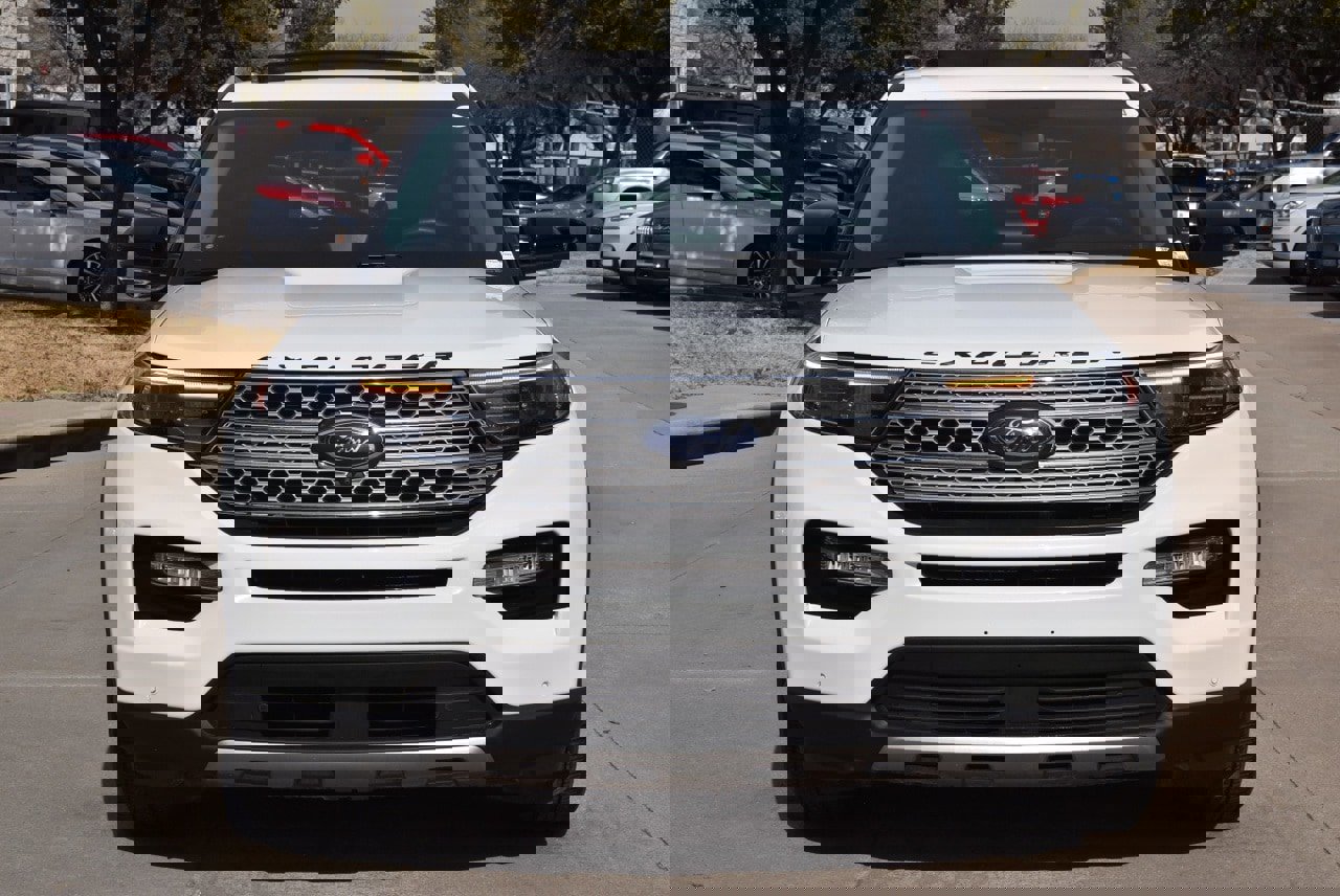 Certified 2022 Ford Explorer Limited w/ Limited Technology Package image 3