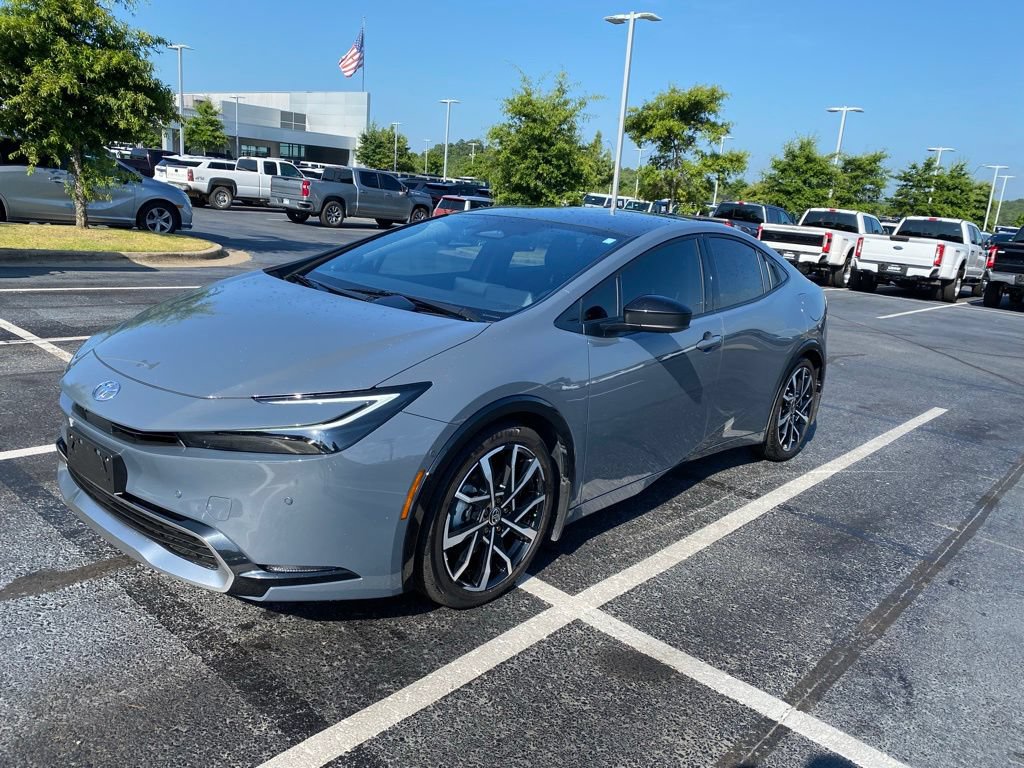 Used 2024 Toyota Prius Prime Premium FWD image 3