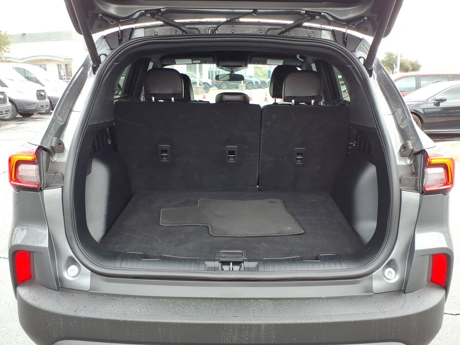 Certified 2025 Ford Escape ST-Line Select AWD/4WD image 10