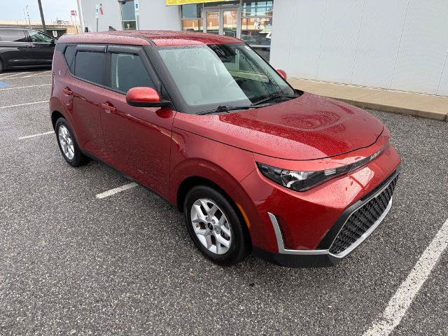 Used 2025 Kia Soul LX w/ LX Technology Package FWD image 2