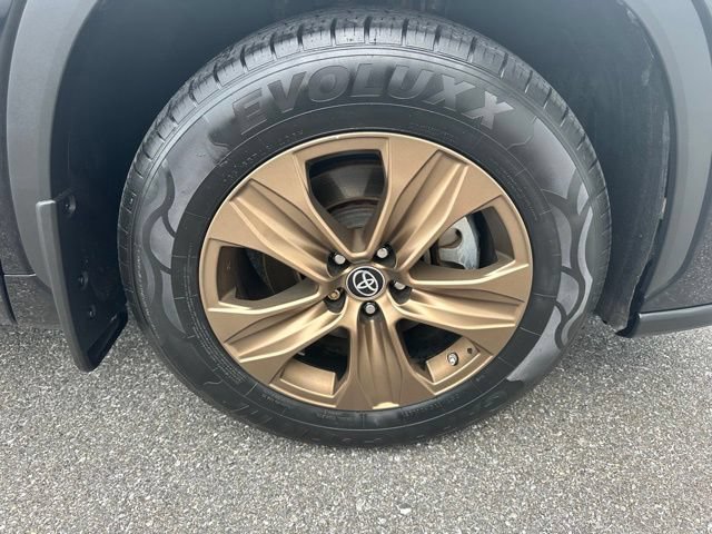 Used 2022 Toyota Highlander Bronze Edition AWD/4WD image 11