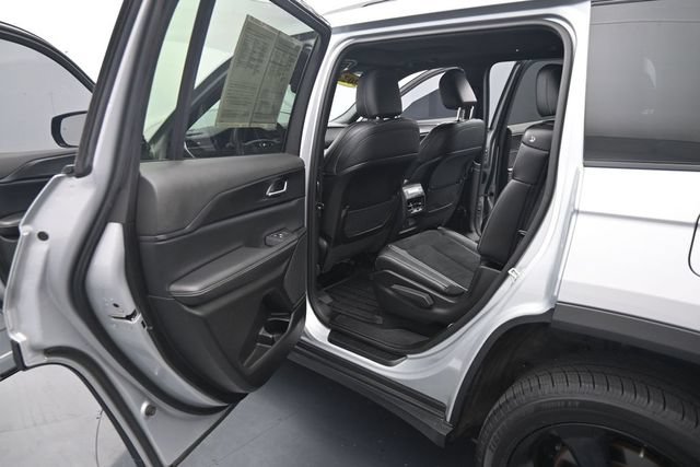 Used 2023 Jeep Grand Cherokee L Altitude AWD/4WD image 15