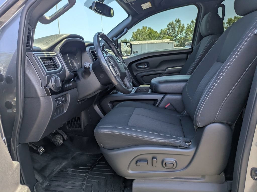 Used 2019 Nissan Titan SV w/ SV Convenience Package RWD image 21