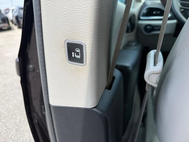 Used 2017 Chrysler Pacifica Limited w/ Advanced Safetytec Group FWD image 18