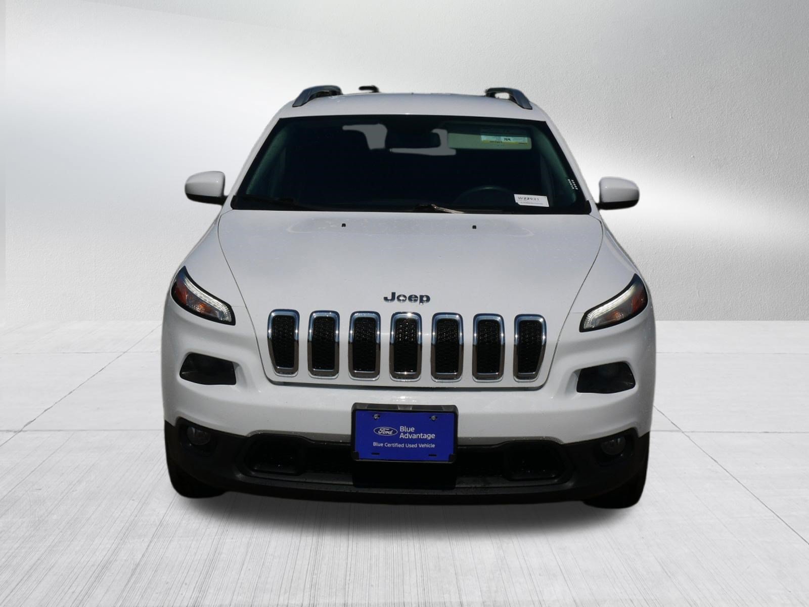 Used 2018 Jeep Cherokee Latitude w/ Safety Group AWD/4WD image 2