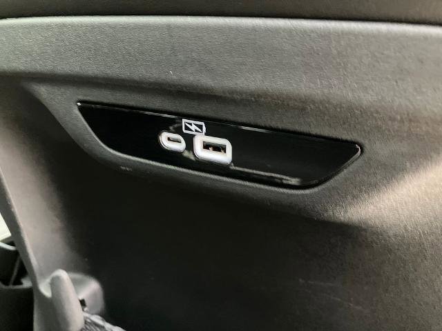 Used 2023 Chrysler Pacifica Limited AWD/4WD image 19