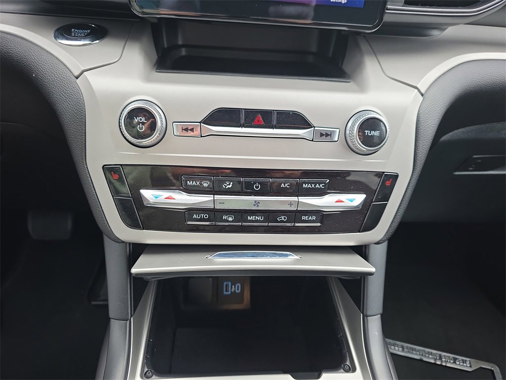Certified 2024 Ford Explorer XLT image 27