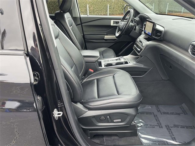 Certified 2020 Ford Explorer XLT w/ Equipment Group 202A image 31
