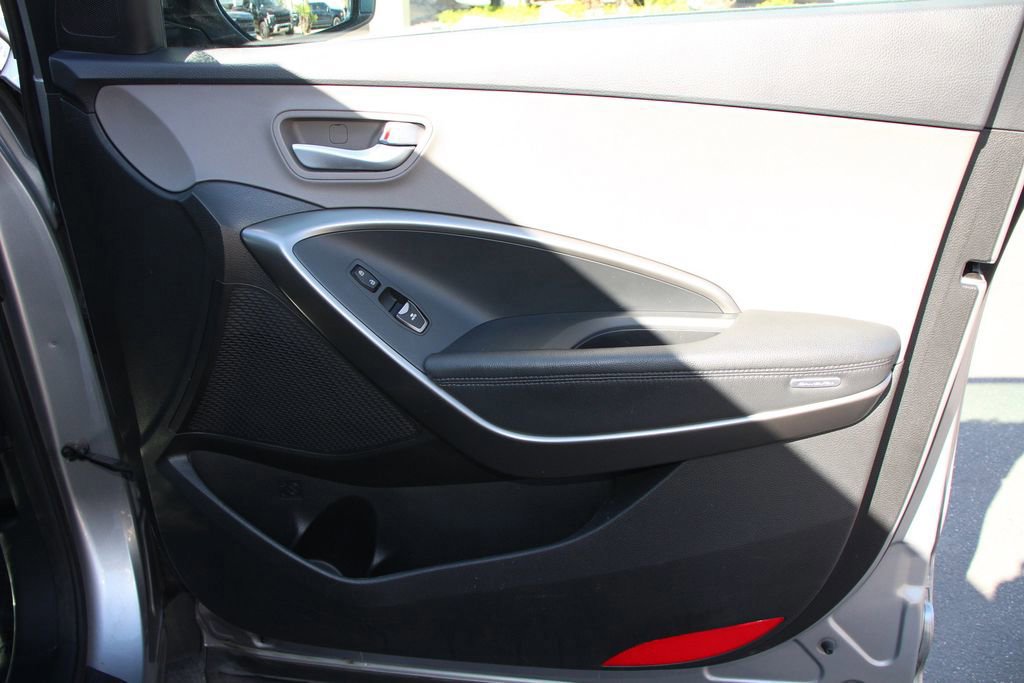 Used 2018 Hyundai Santa Fe SE image 28