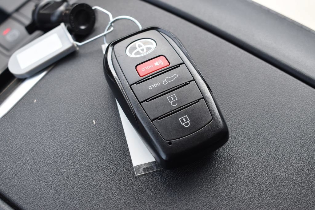 Used 2025 Toyota Highlander XLE AWD/4WD image 14