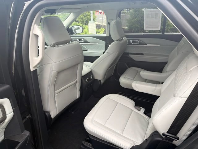 Certified 2025 Ford Explorer Platinum w/ Ultimate Package AWD/4WD image 18