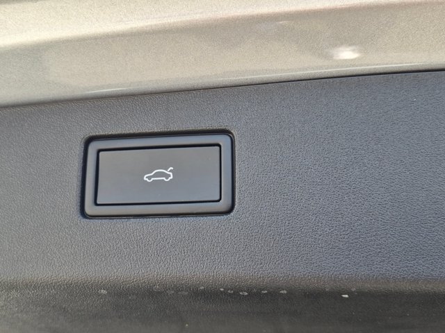 Used 2025 Volkswagen Tiguan SE FWD image 23