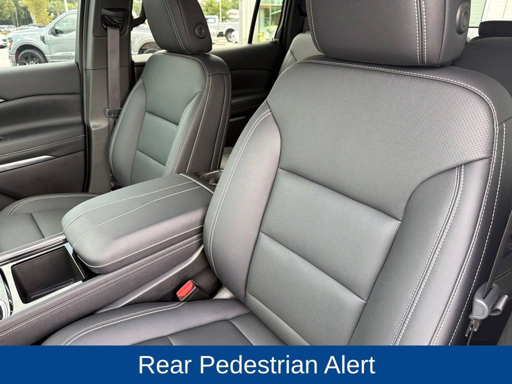 Used 2025 Chevrolet Traverse LT w/ Driver Confidence Package FWD image 14