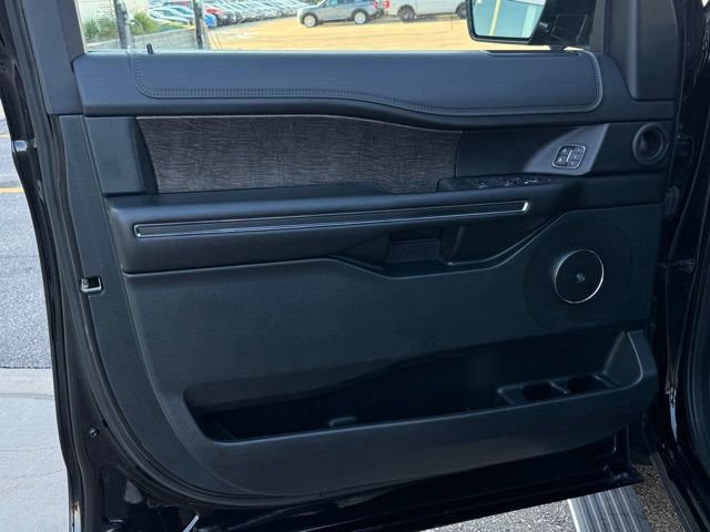 Certified 2019 Ford Expedition Limited w/ Equipment Group 302A AWD/4WD image 9