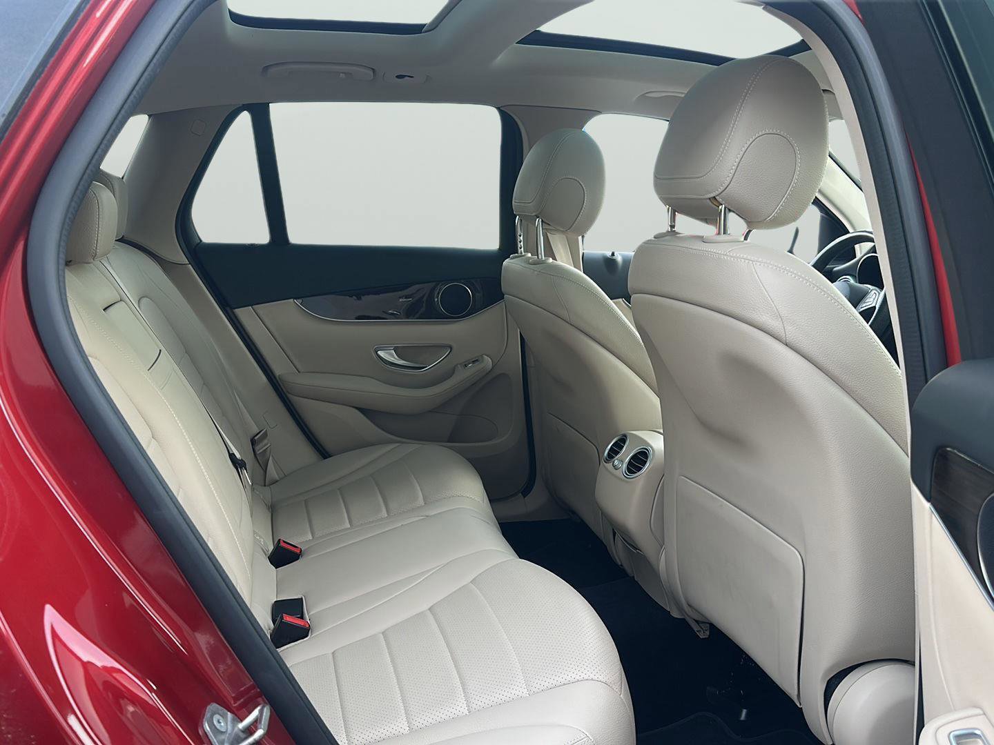 Used 2019 Mercedes-Benz GLC 300 4MATIC image 10