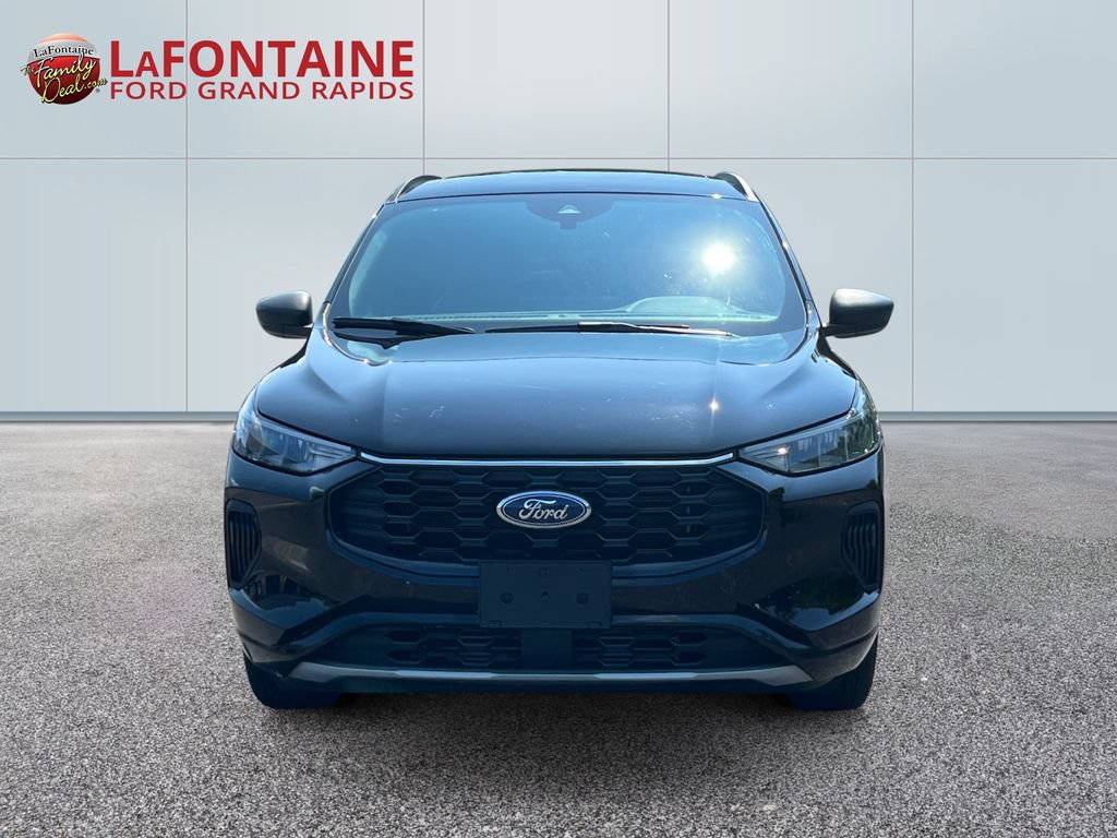Certified 2023 Ford Escape ST-Line w/ Tech Pack #1 AWD/4WD image 2