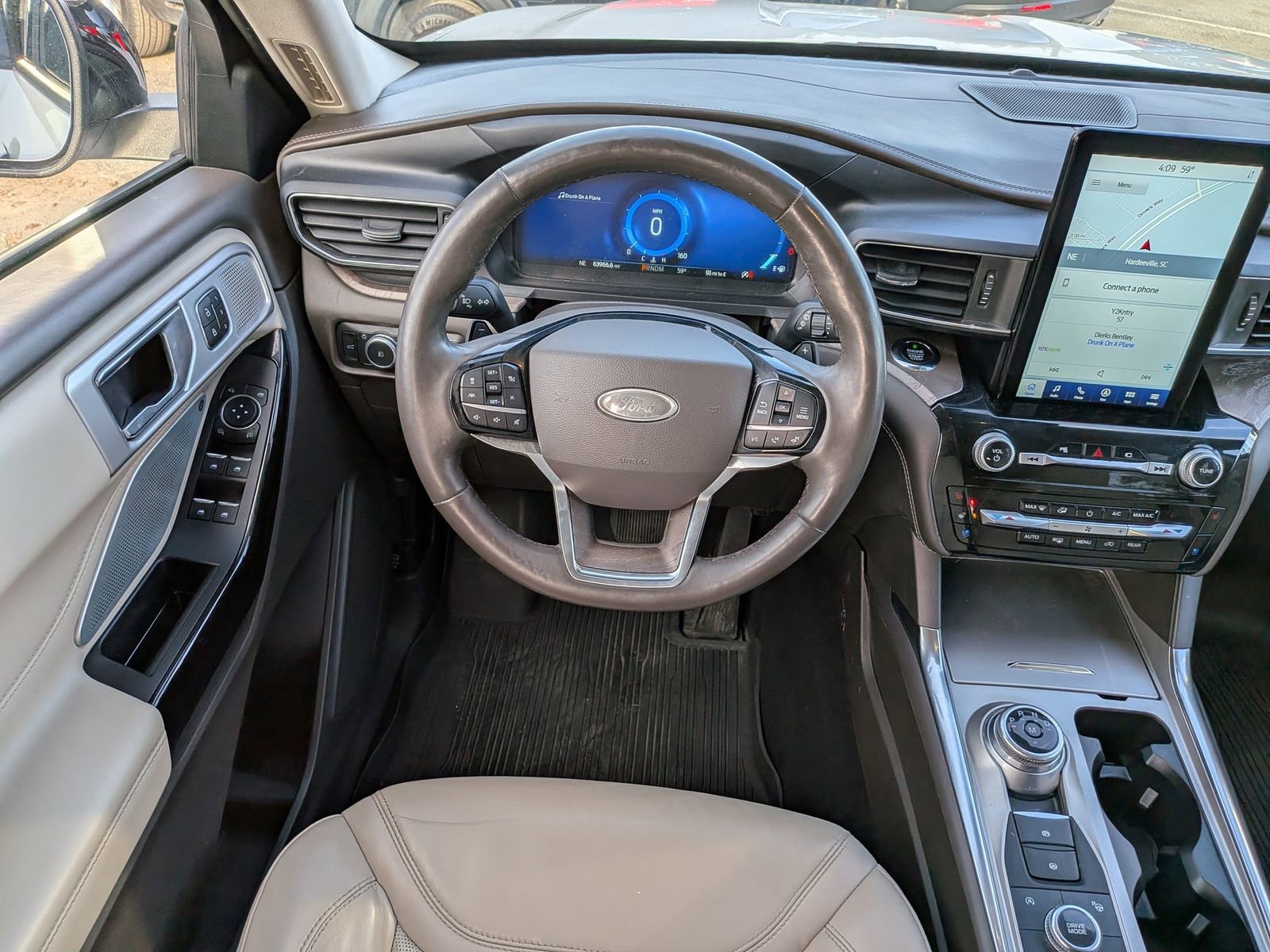 Certified 2021 Ford Explorer Platinum w/ Equipment Group 601A image 17